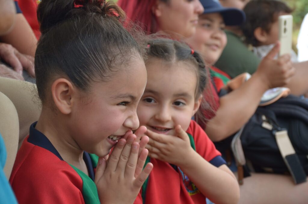 Niñas estudiante colegio Lagunitas