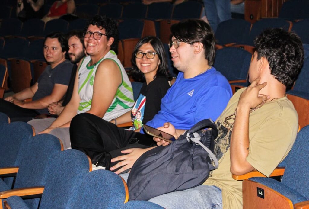 Estudiantes participantes del foro.