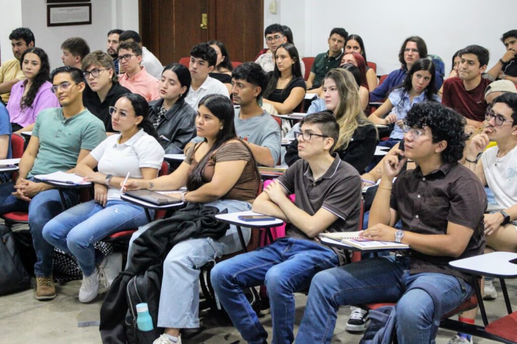 Estudiantes y egresados UIS.