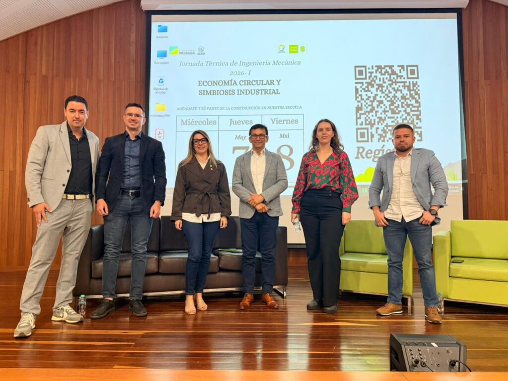 Foto grupal panelistas de la La Jornada Técnica de Ingeniería Mecánica: Economía Circular y Simbiosis Industrial