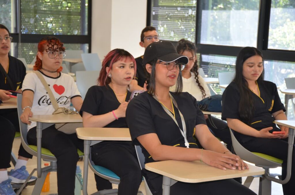 UIS recibe estudiante de la UPTC