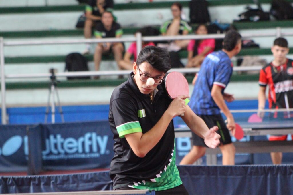 Imagen de una jugada de tenis de mesa