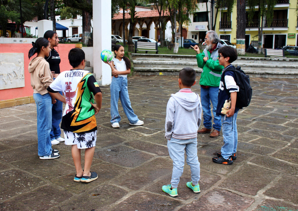 Niños habitantes de Onzaga, Santander. 