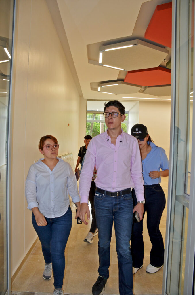 MinEducación recorre el nuevo edificio de Fisicomecánicas UIS