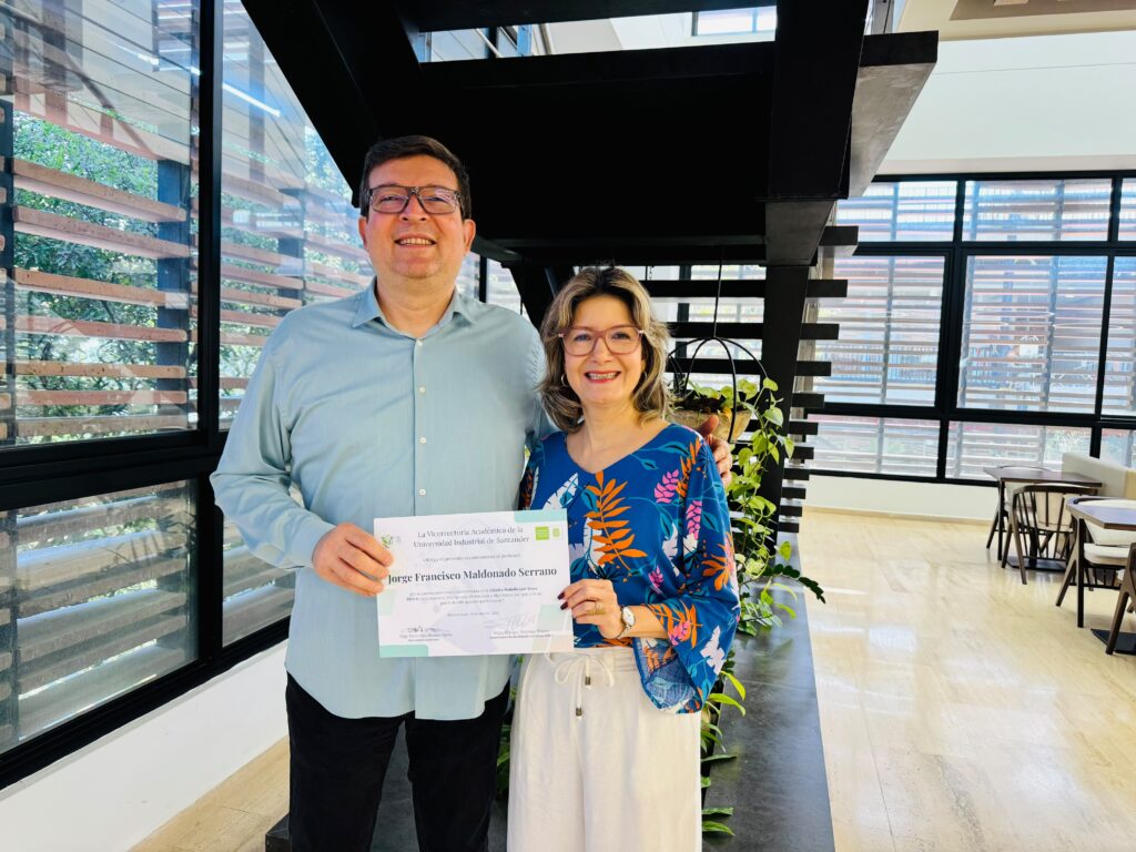 Low Maus reconocimiento a destacados docentes 