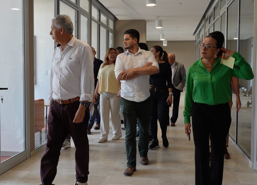 recorrido por el nuevo edificio de la Facultad de Ingenierías Fisicomecánicas