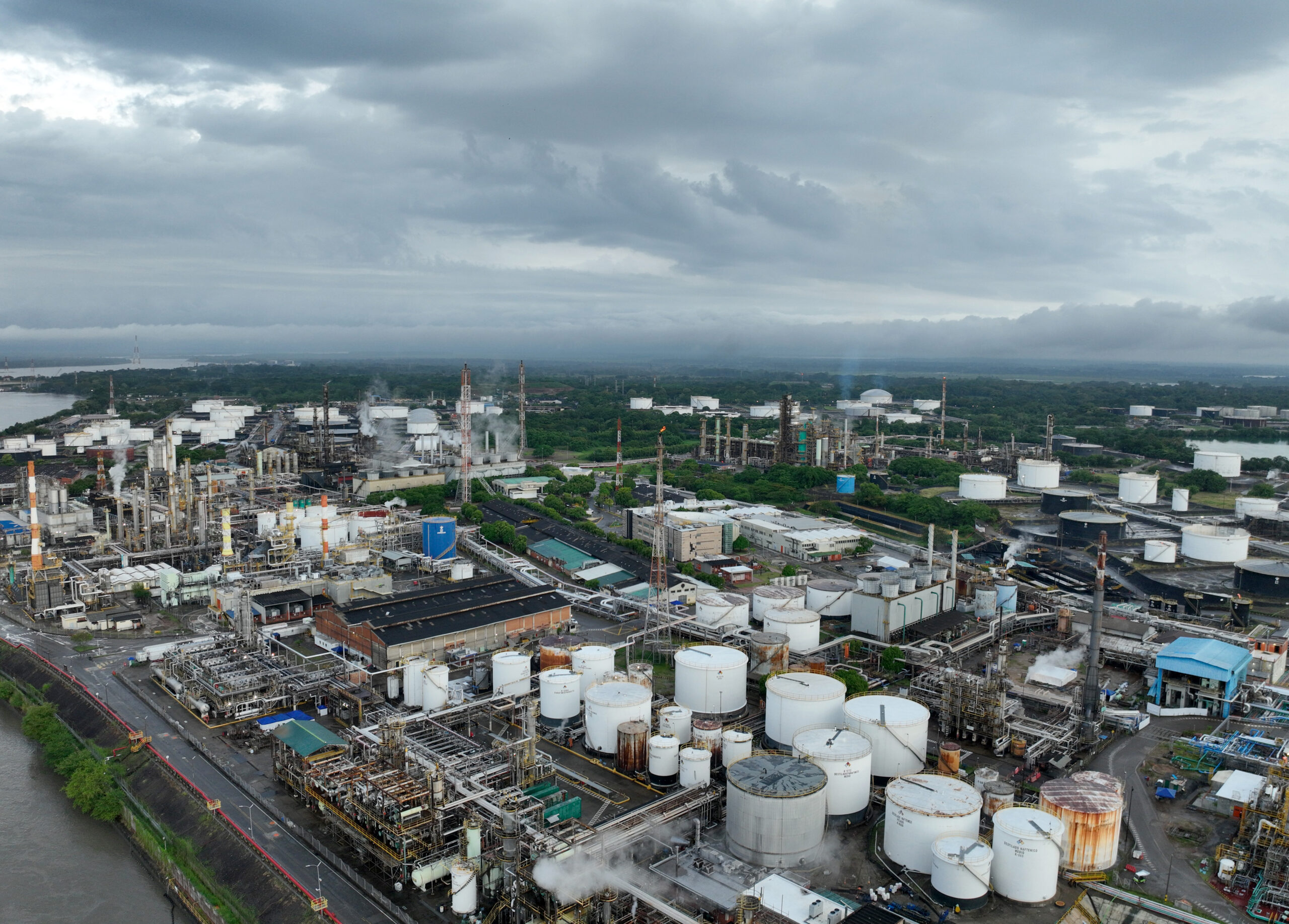 Barrancabermeja en refinería panorámica. 