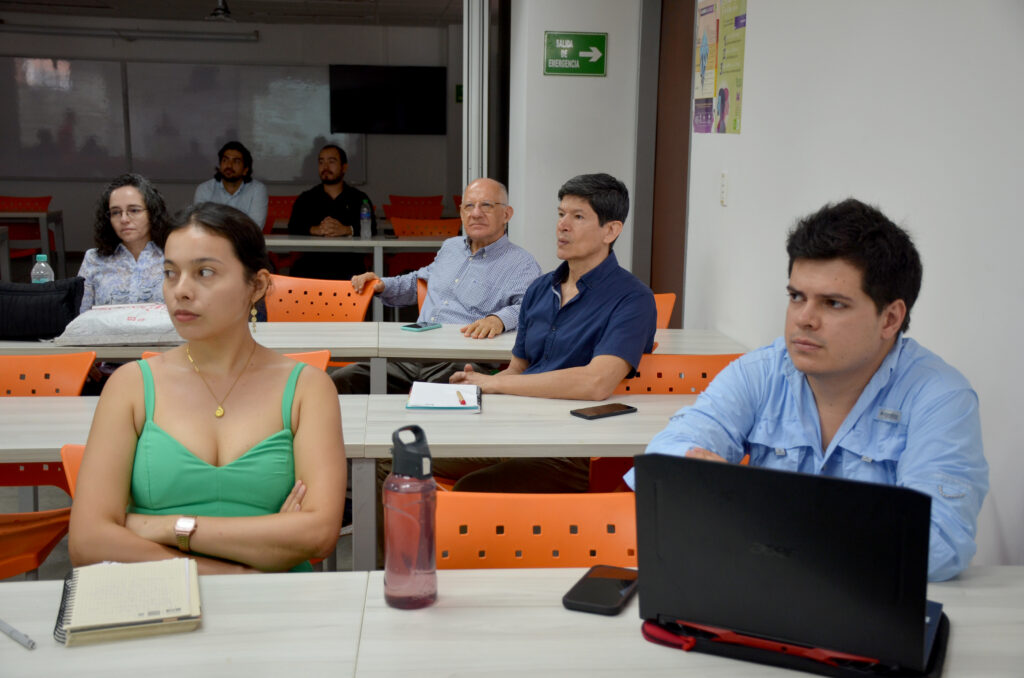 Asistente de conversatorio sobre Geoparques UIS 2026. 