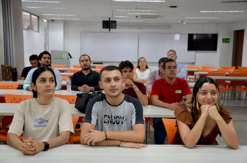 Estudiantes UIS debates sobre los geoparques en Suramérica. 