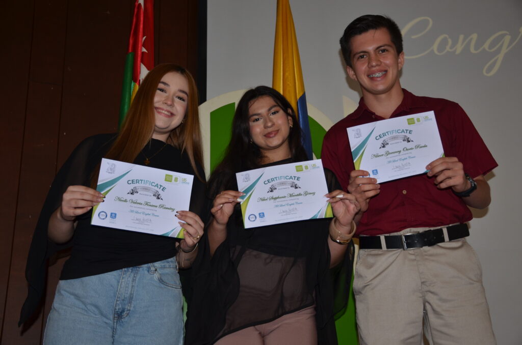 Foto final de graduados Instituto de Lenguas UIS
