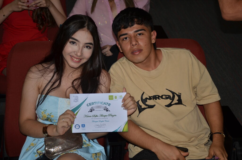 Compañeros se gradúan del nivel teenagers UIS 2026