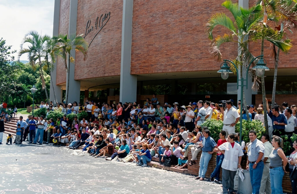 Estudiantes UIS frente al Luis A. Calvo