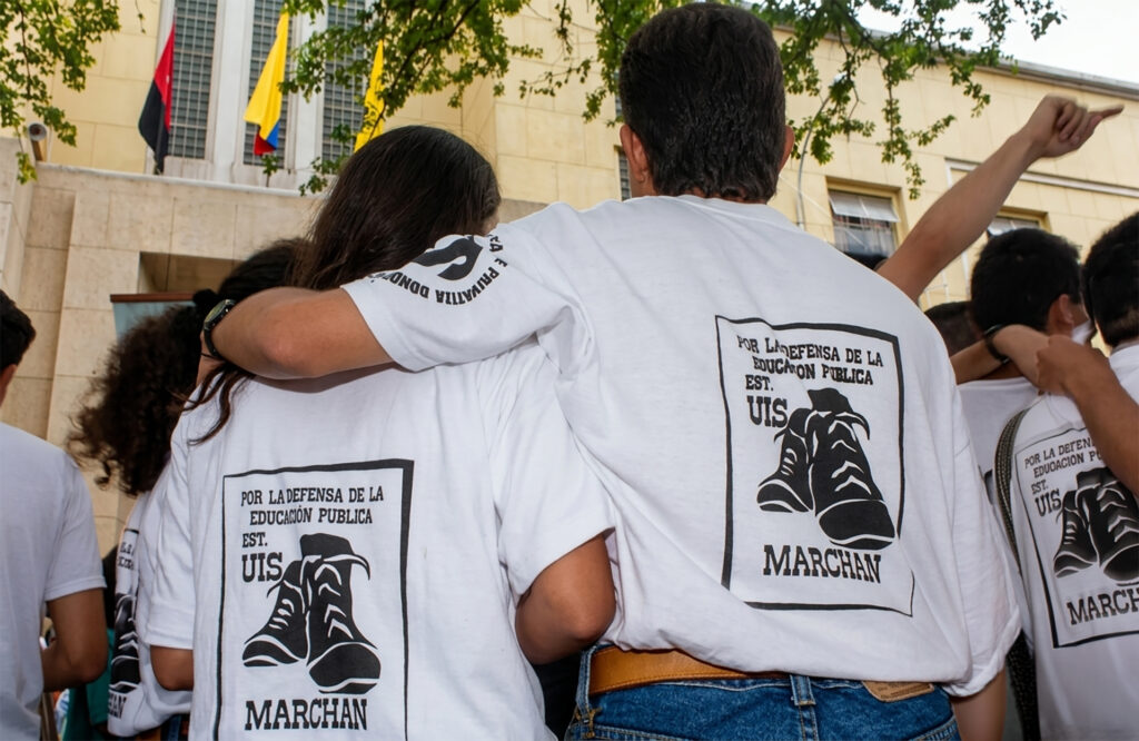 Estudiantes UIS con camisetas alusivas a marchas