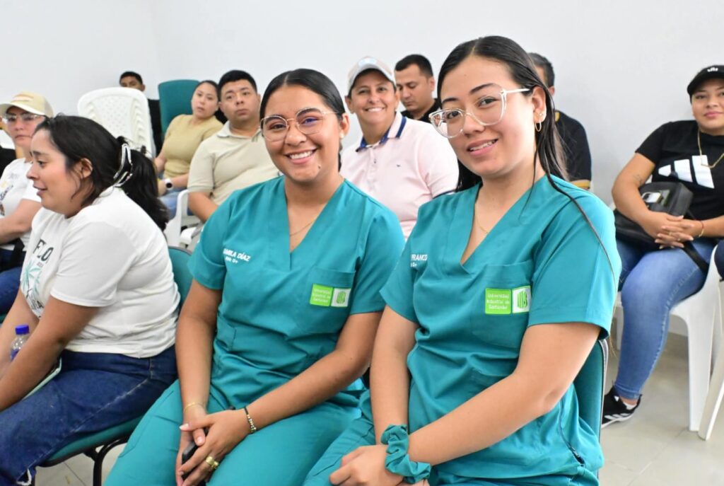 Estudiantes UIS participantes de la reunión