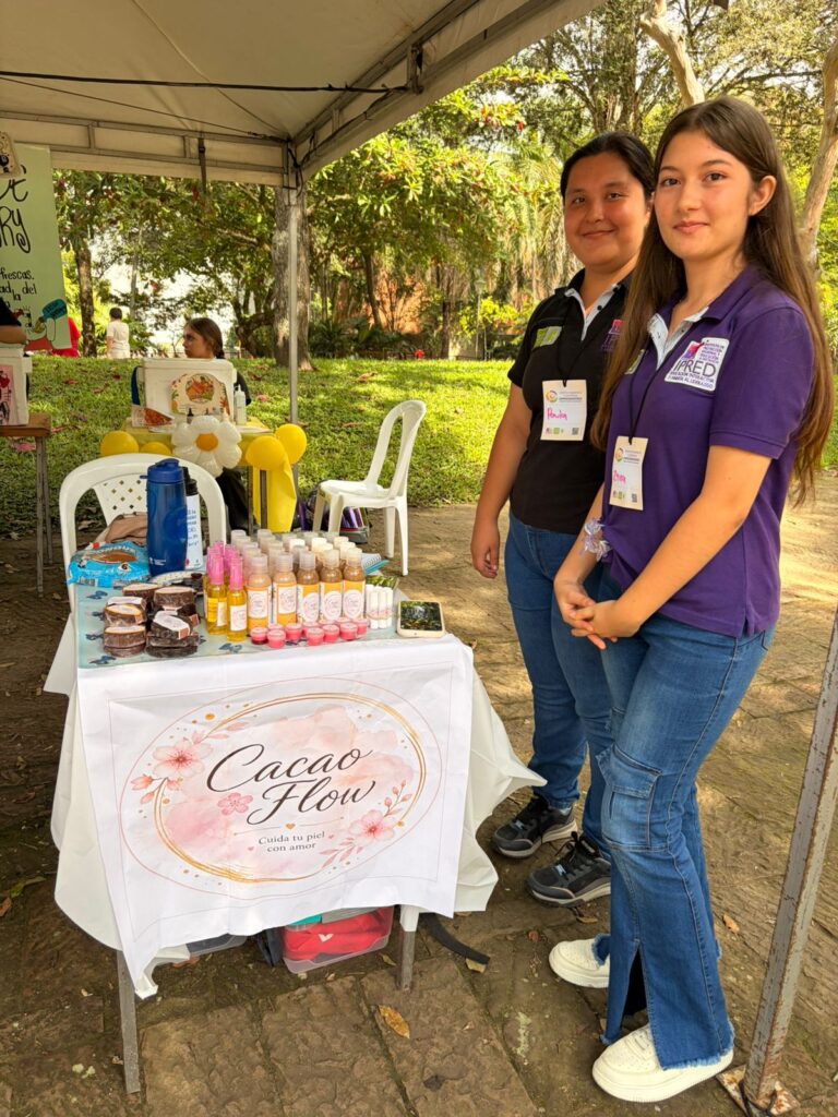 Estudiantes del IPRED con emprendimiento de belleza