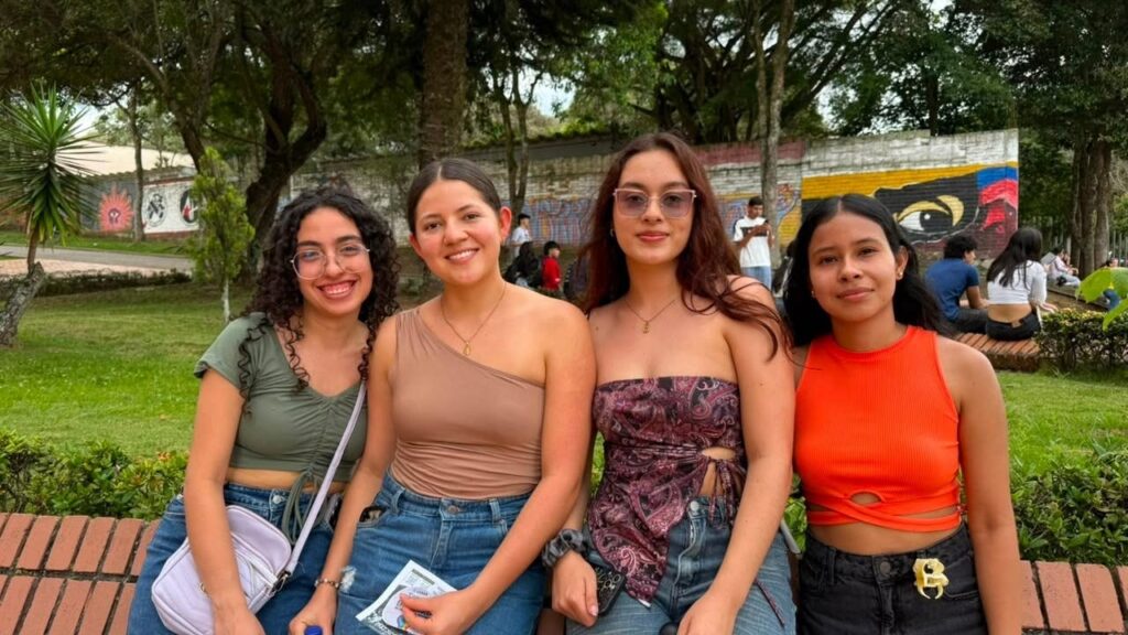 Estudiantes en la inducción de bienvenida a la UIS