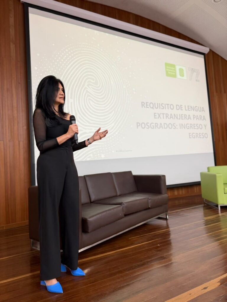 El Instituto de Lenguas UIS a través de su directora entregó la información institucional y beneficios a los estudiantes.