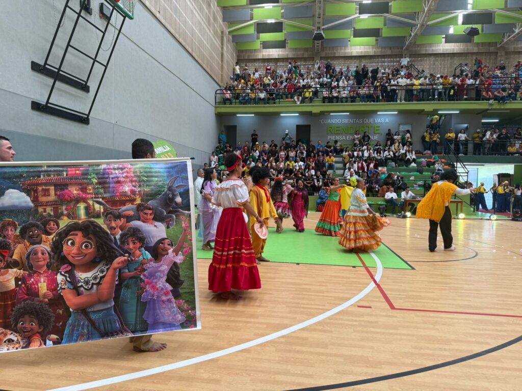 Comparsa dirigida por la sede UIS Barrancabermeja.