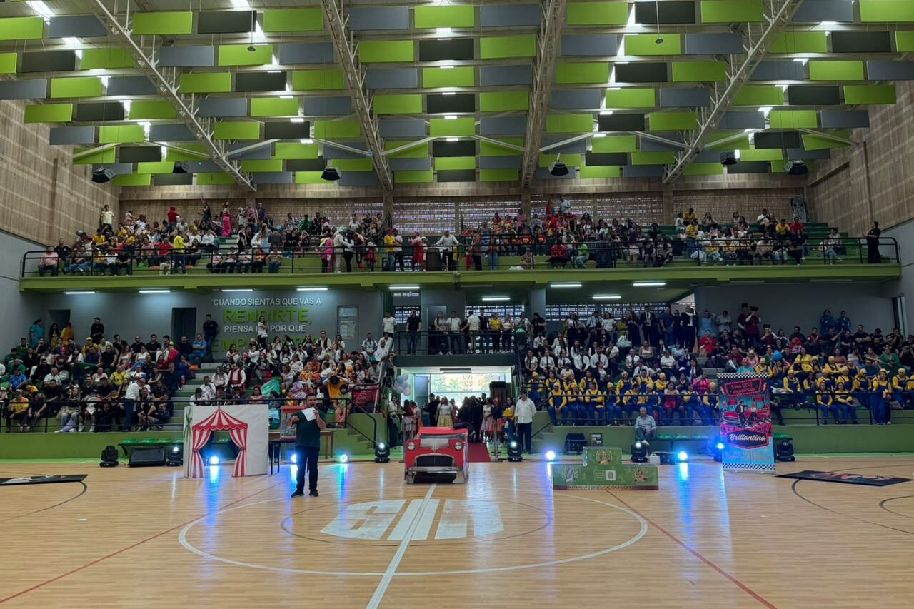 Coliseo del Departamento de Deportes dio apertura al Día del Empleado Administrativo UIS.
