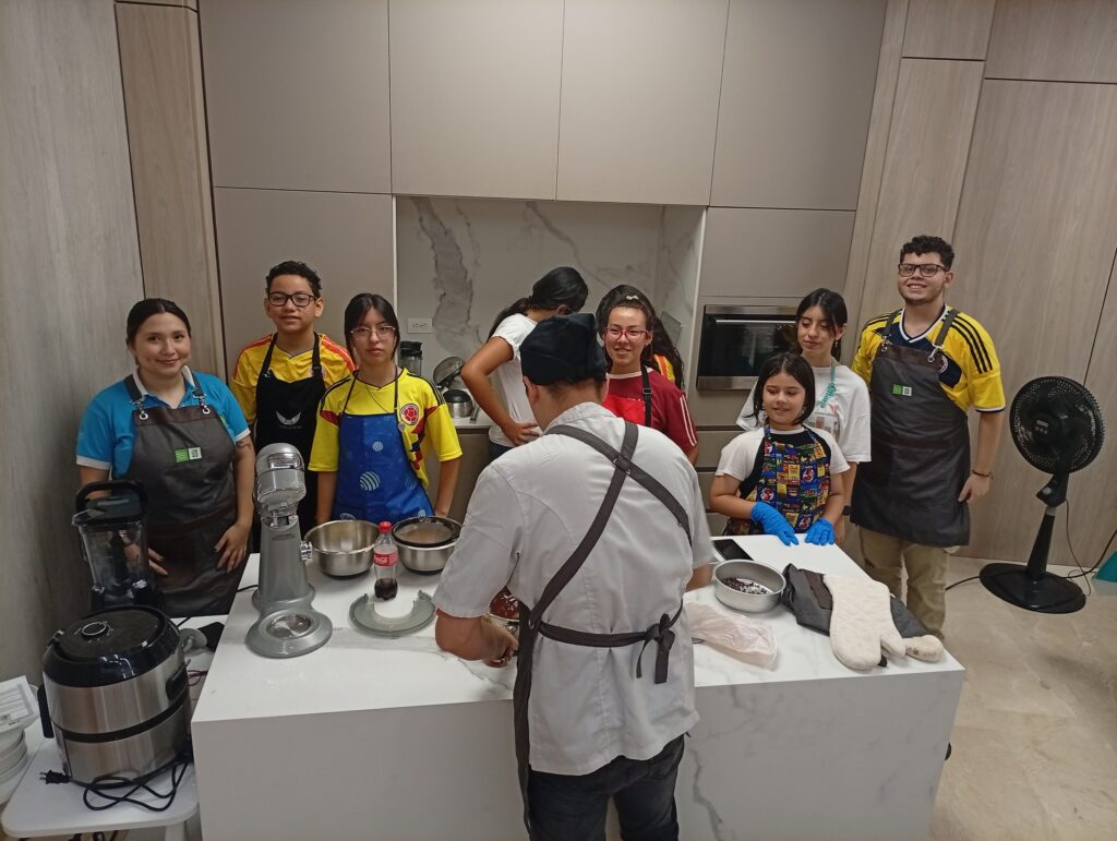 Niños aprenden inglés desde la repostería en la UIS
