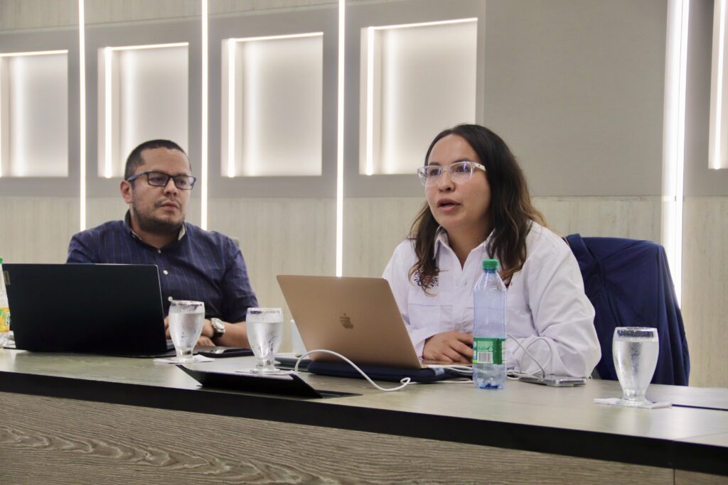 Delegados del Ministerio de Educación Nacional (MEN) durante la primer visita al proyecto Centro de Escucha UIS en el Territorio.
