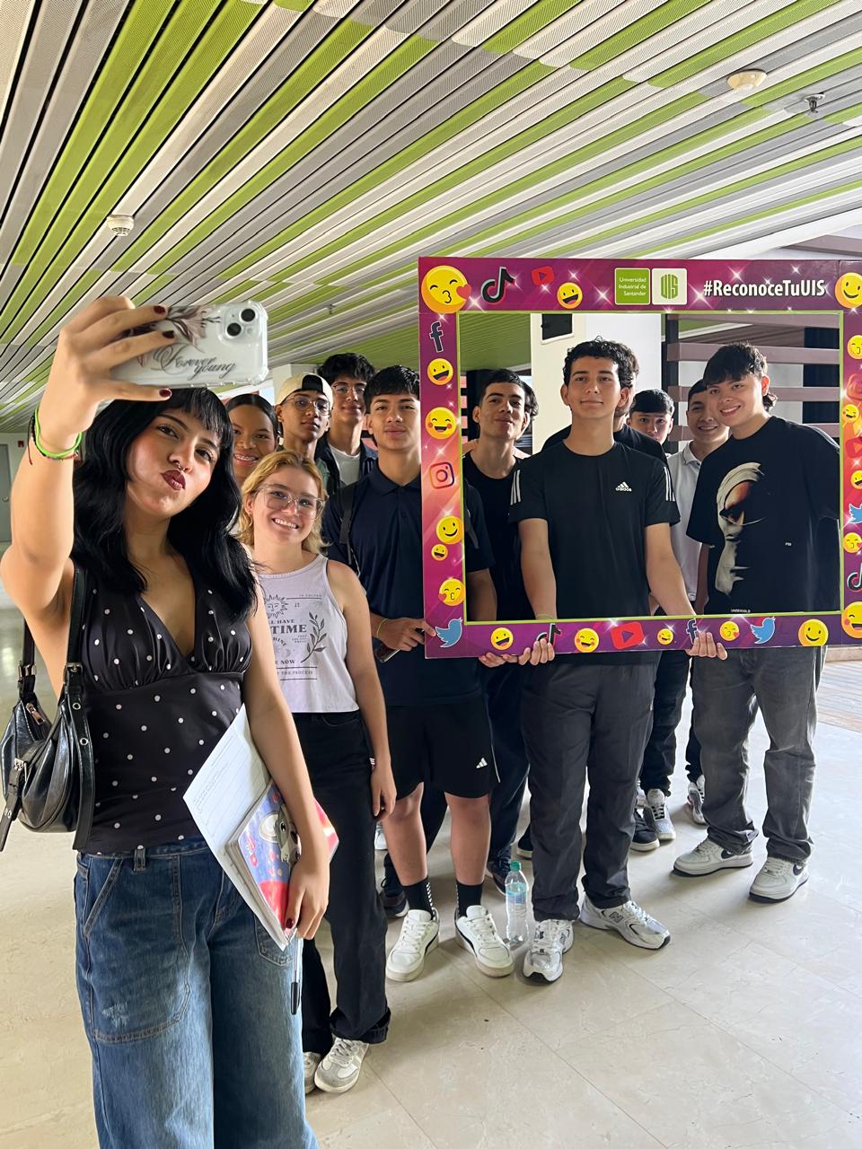 Estudiantes se toman foto