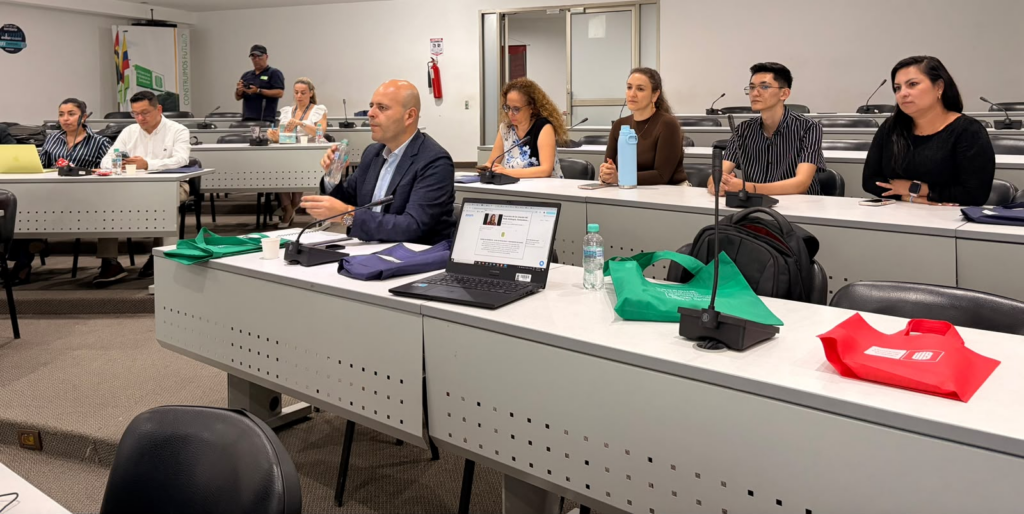 Directivos participantes al Encuentro de Co-creación posgrados