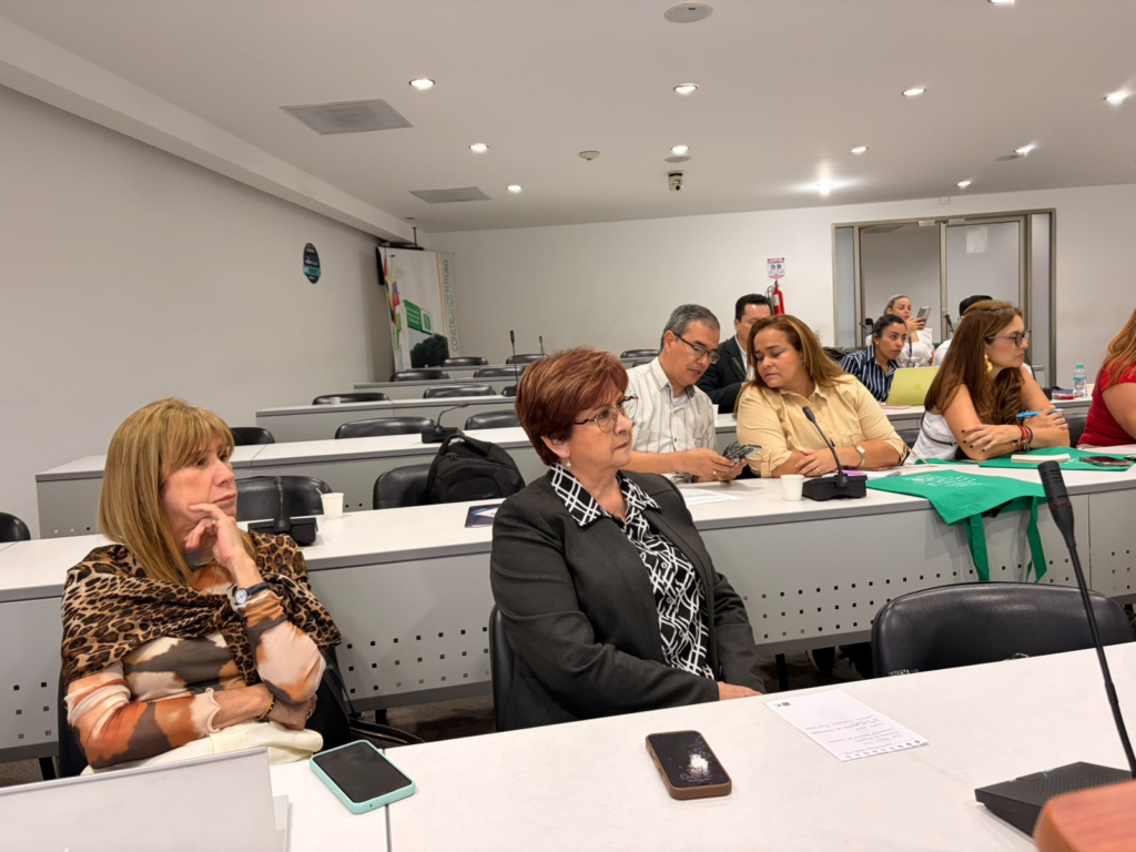 Los asistentes al Encuentro de Co-creación posgrados reunidos en el Centic