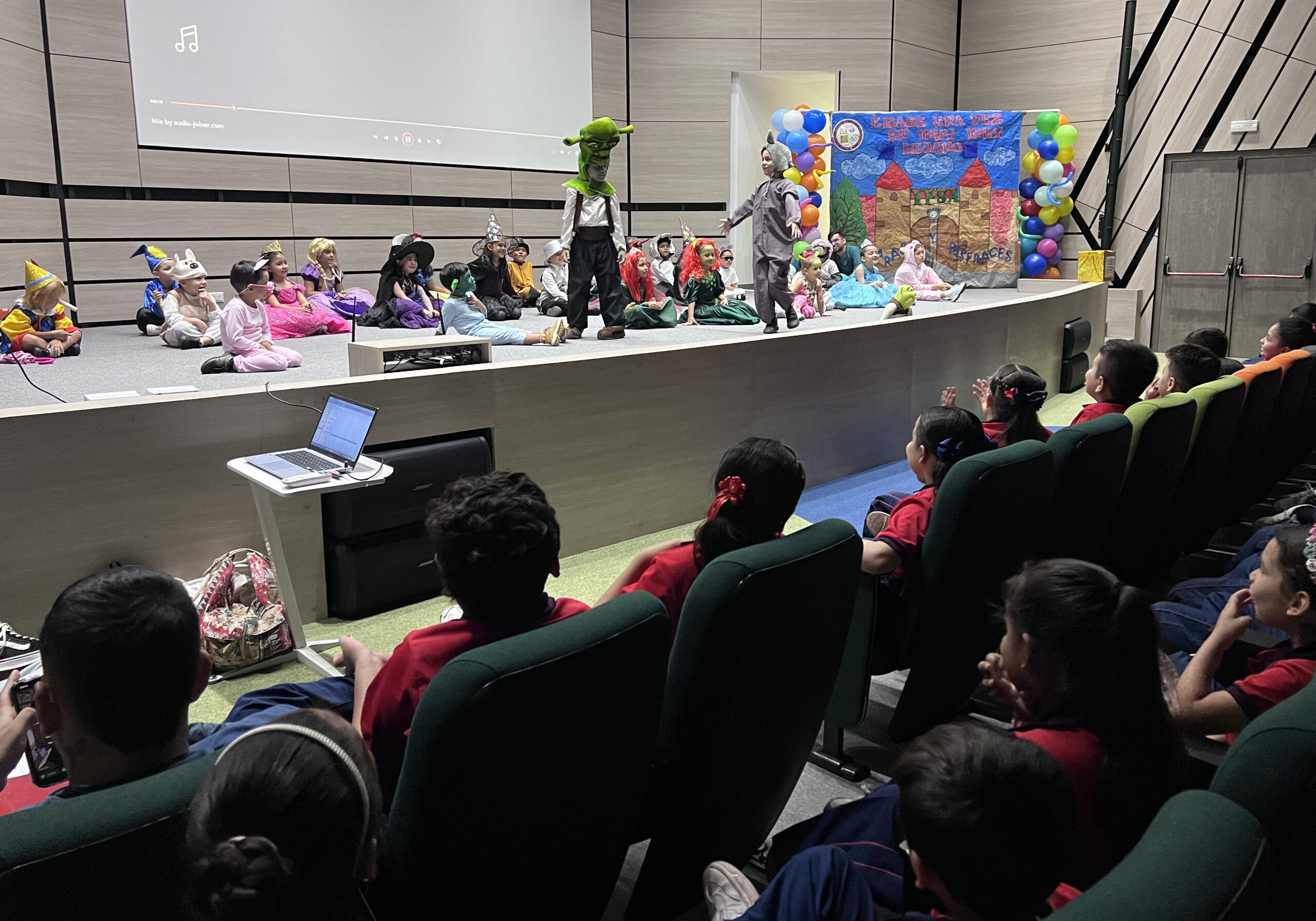 Niños y niñas participan en el Festival de Teatro Primera Escena en la UIS Floridablanca