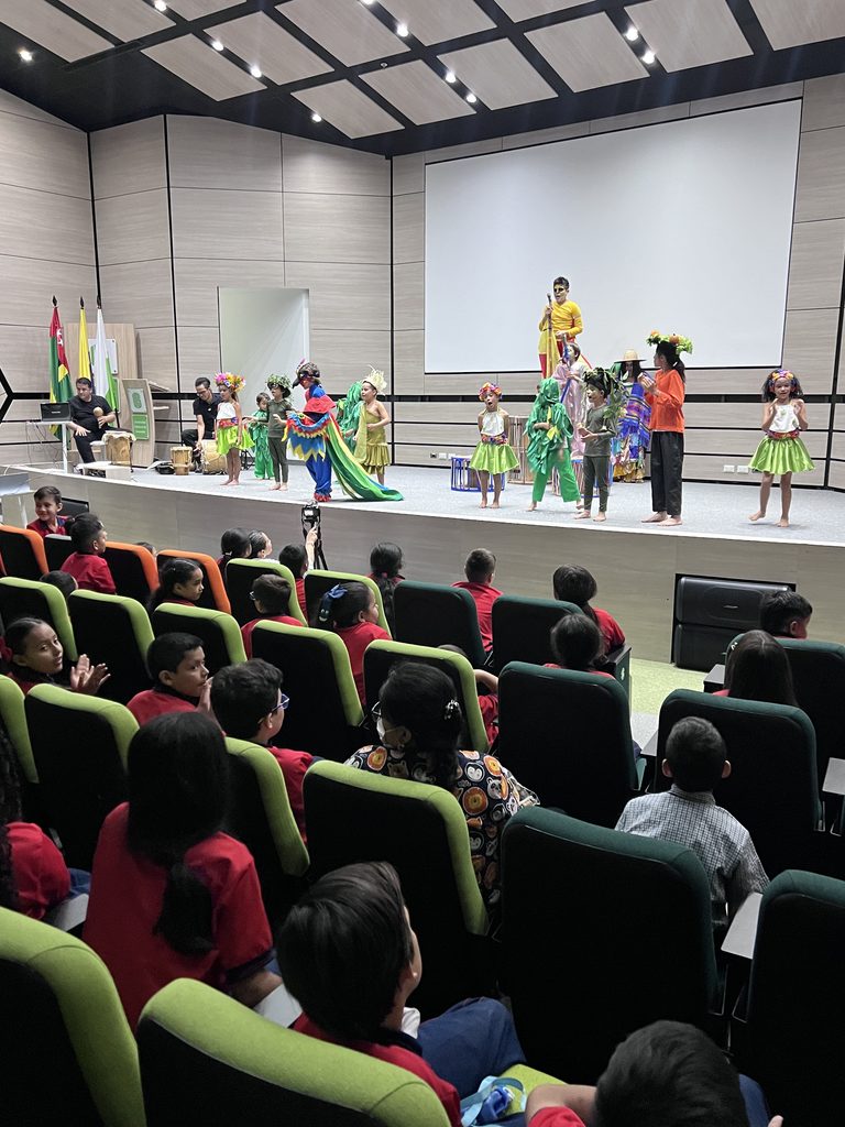 Niños y niñas participan en el Festival de Teatro Primera Escena en la UIS Floridablanca