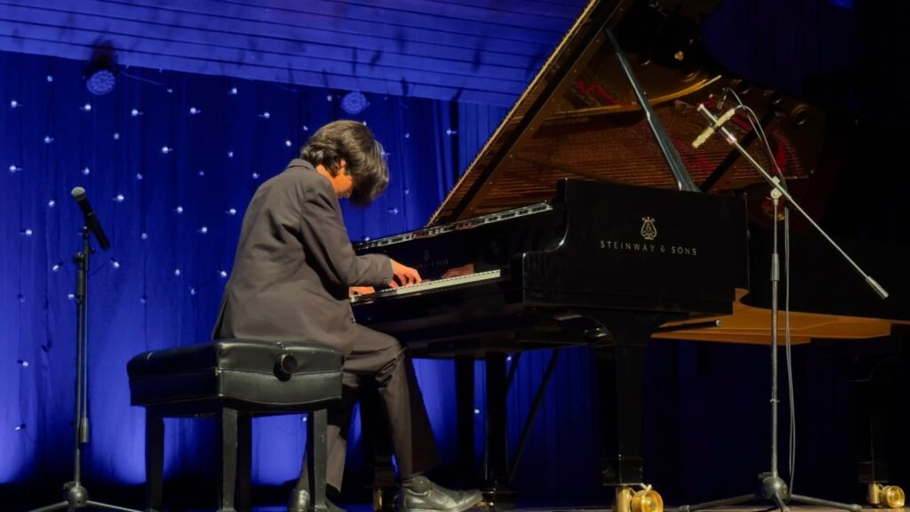 León Quintero, pianista bogotano