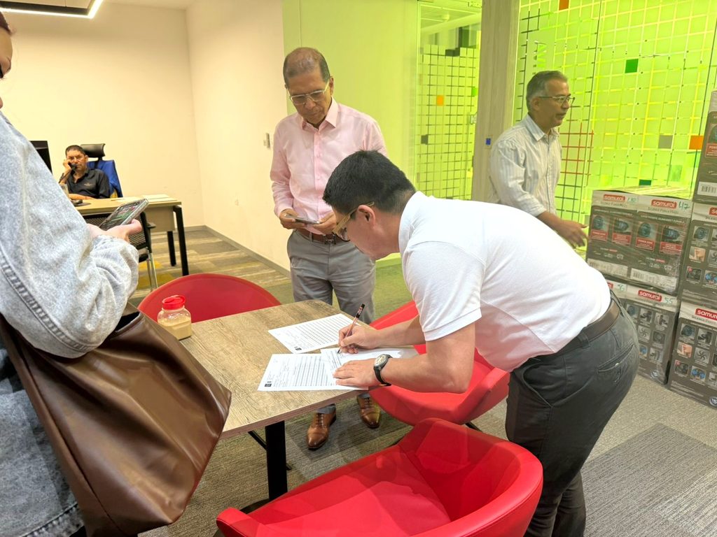 Firma Entrega de computadores a escuelas 