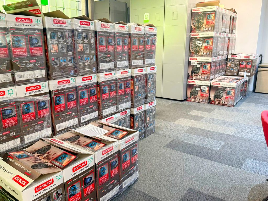 Entrega de computadores a escuelas diseño y Civil