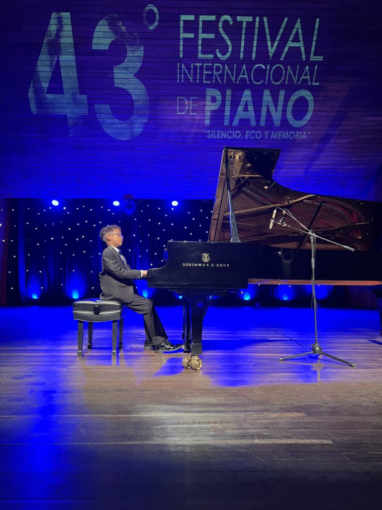 Emmanuel de Hoz, pianista cartagenero ganador en la categoría infantil del Concurso Nacional de Pano UIS.