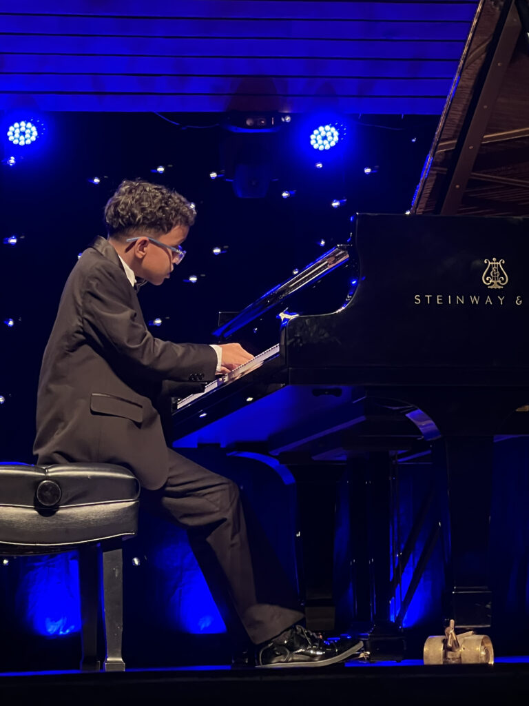 Emmanuel de Hoz, pianista cartagenero ganador en la categoría infantil del Concurso Nacional de Pano UIS.