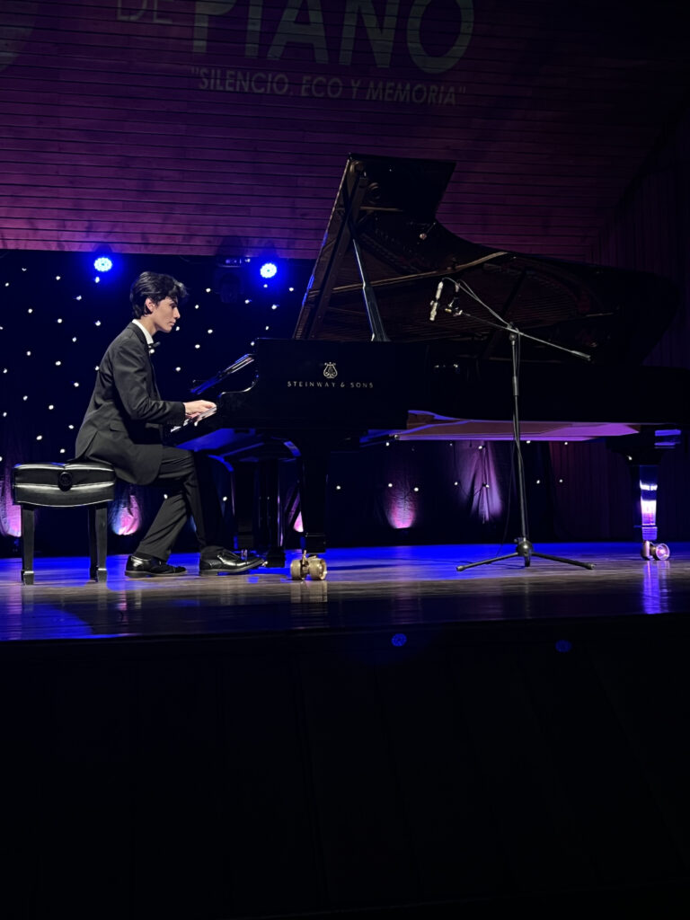 Martín Sedano, joven pianista de Sopó, Cundinamarca, es el ganador del concurso en la categoría juvenil.