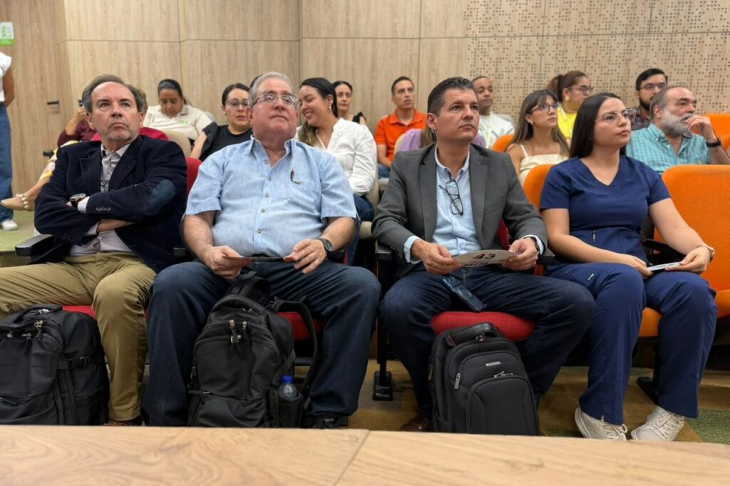 Lead auditor Oscar Julián Porras, together with the team of expert evaluators conducting the follow-up audit of the UIS Quality Management System.