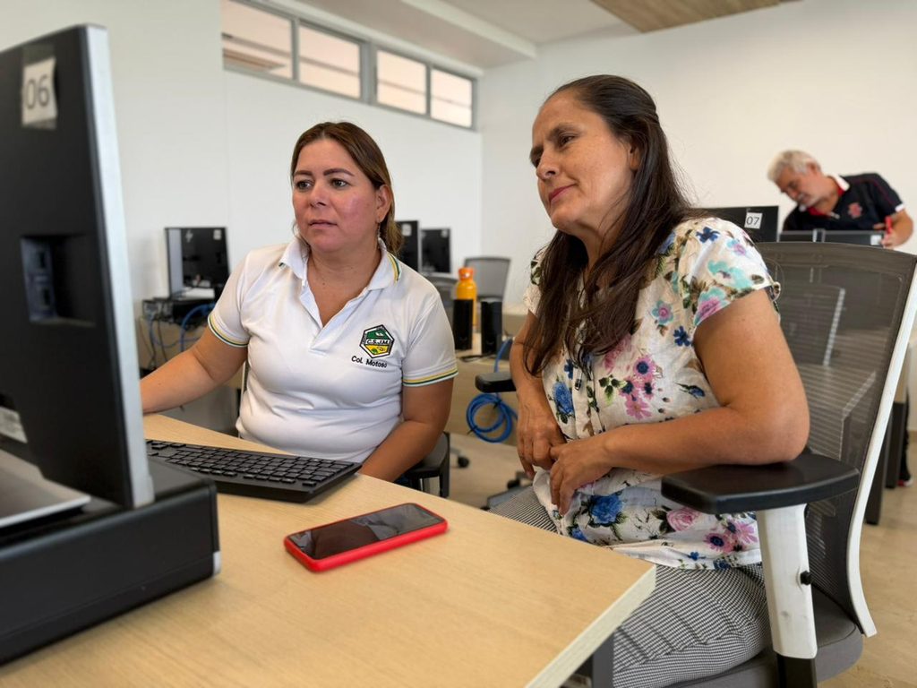 Los profesores invitados utilizaron las instalaciones UIS para el uso de tecnología durante la jornada.