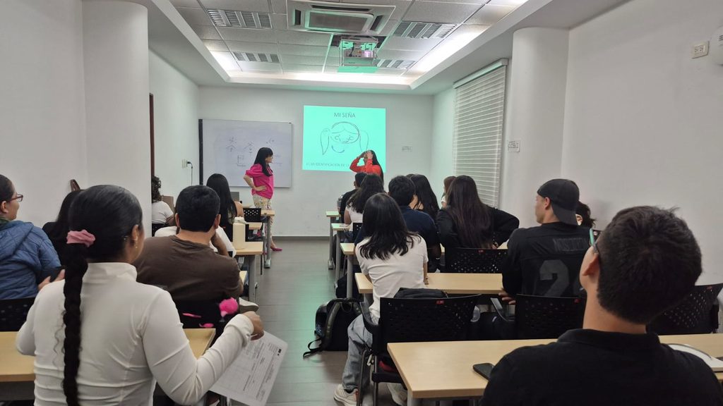 En dos cursos en la semana la Lengua de Señas Colombiana es aprendida por estudiantes de Derecho UIS