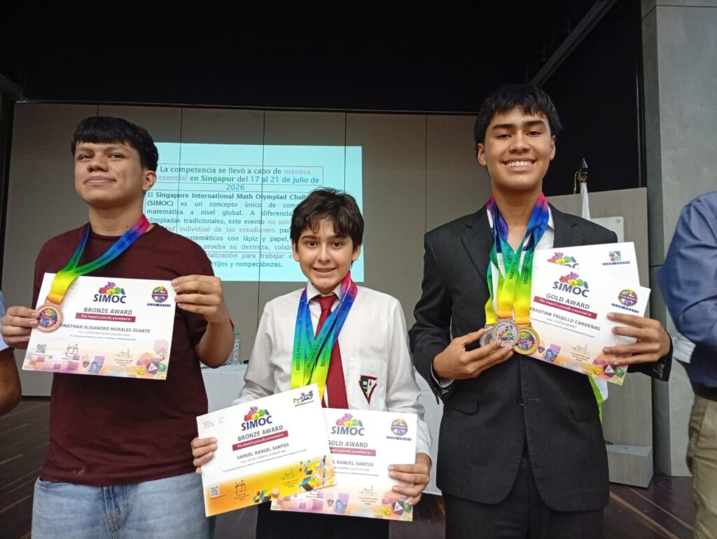 Niños medallistas olimpiadas de matemáticas foto 6