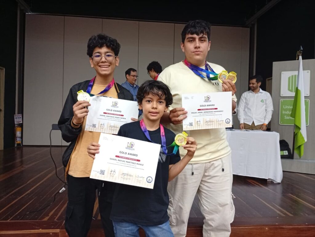 Niños medallistas olimpiadas de matemáticas foto 5