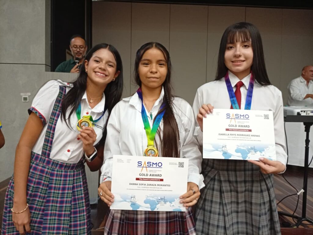Niños medallistas olimpiadas de matemáticas foto 3