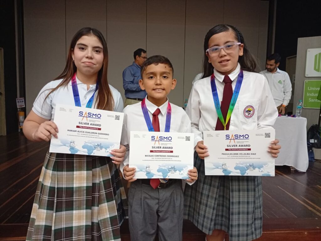 Niños medallistas olimpiadas de matemáticas foto 1