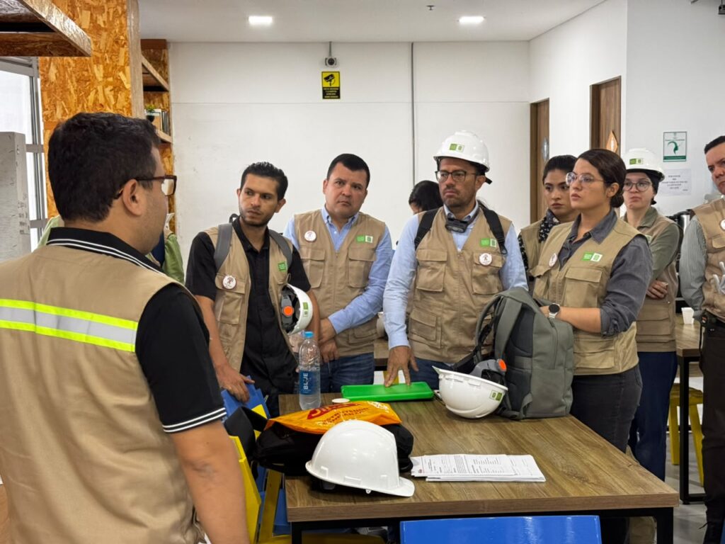 Reunión previa a la inspección de ingeniero UIS a edificios en Pereira