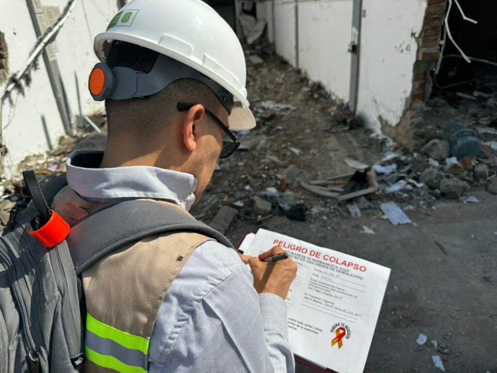 Ingeniero UIS inspecciona edificación en riesgo de colapso