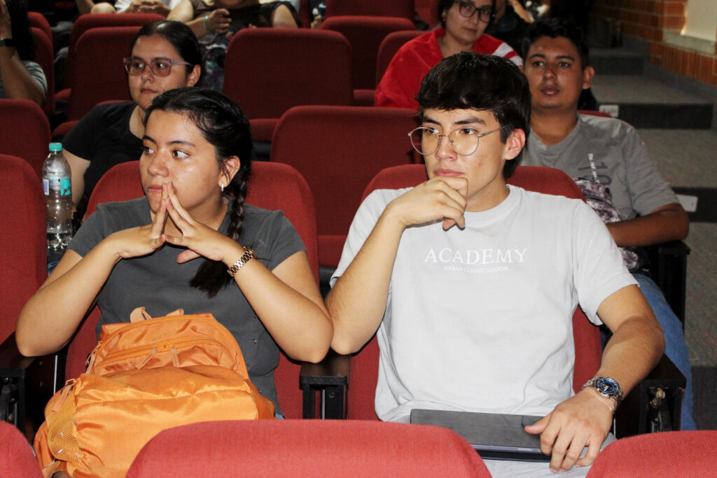 Estudiante UIS participan de Cátedra Low Maus UIS