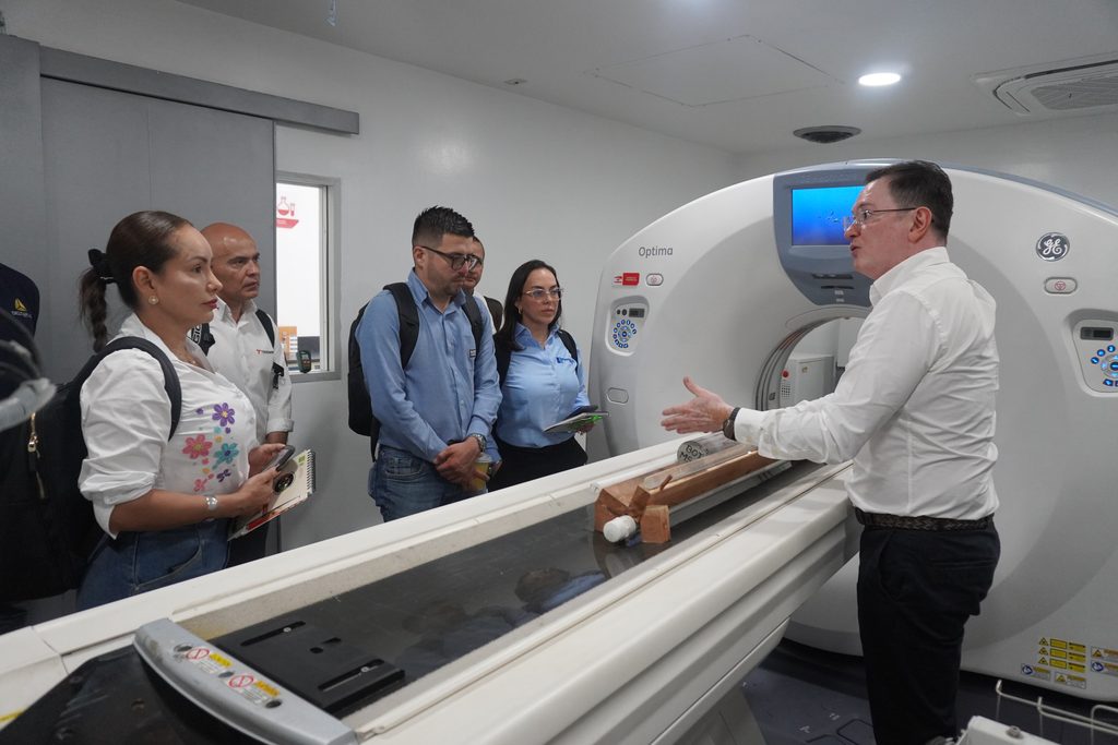Visita laboratorios del PTG de la UIS
