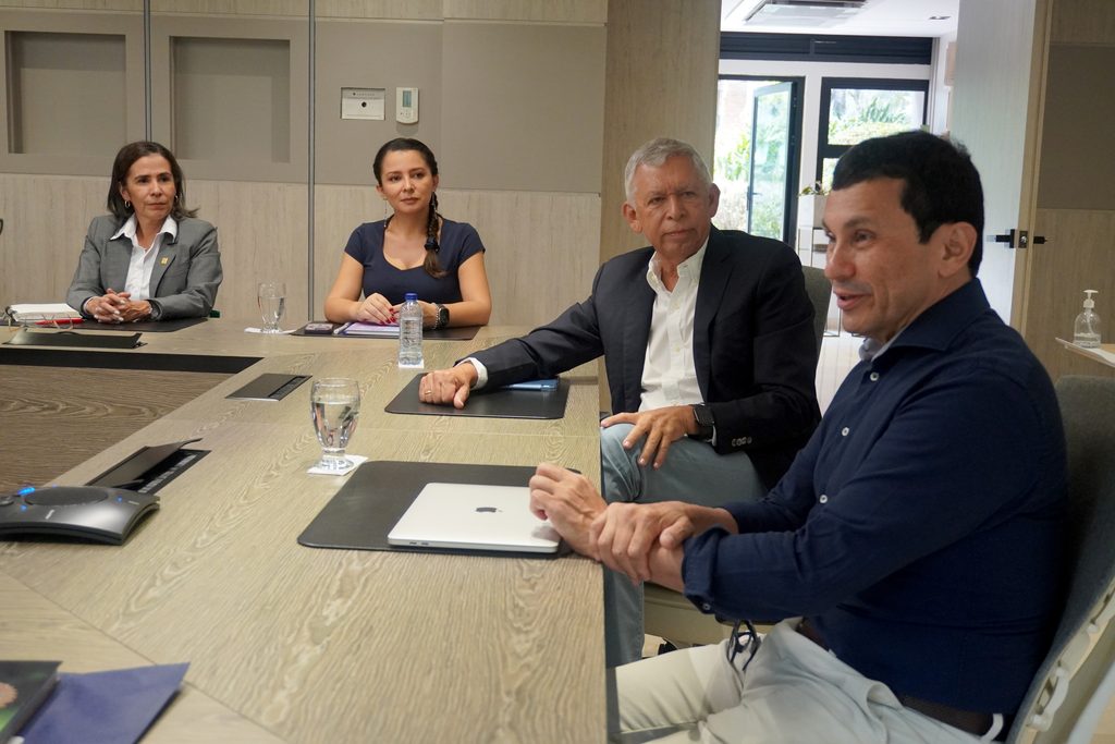 Funcionarios de la UIS