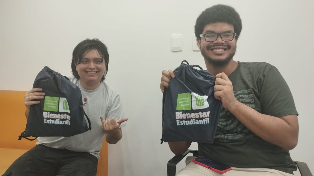 Denzel Fernando Acevedo Castro siendo parte de las actividades de Bienestar Estudiantil