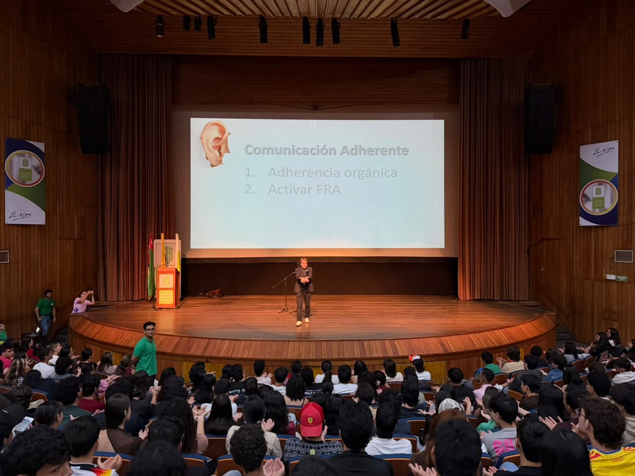 Main conference, “360° Influence, Impact and Adherence,” led by Camilo Rueda.